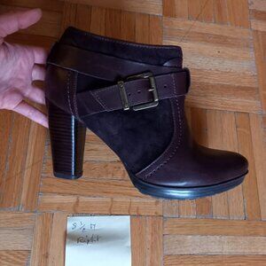 RIGHT SHOE ONLY Clarks brown leather heels booties with buckle 8.5 NEW